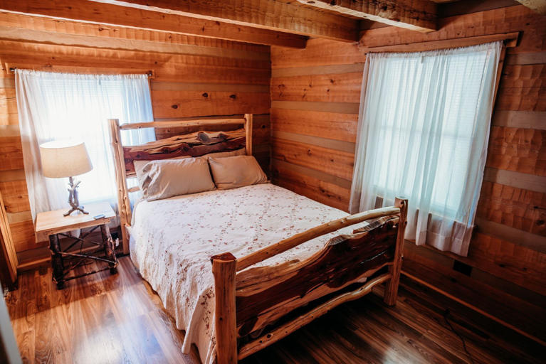 lonesome holler lodge