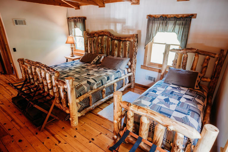 lonesome holler lodge